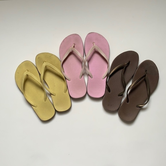 Old Navy Women’s Rubber Flip Flop Bundle Size 7/8 - Picture 1 of 9